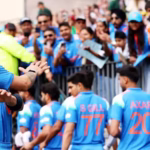 Virat Kohli steps aside, pushes Shubman Gill and Shreyas Iyer to walk first - WATCH