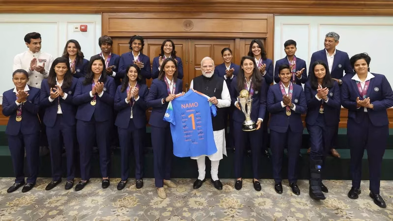 Women's WC: PM Modi felicitates Champions; team presents him 'Namo' jersey
