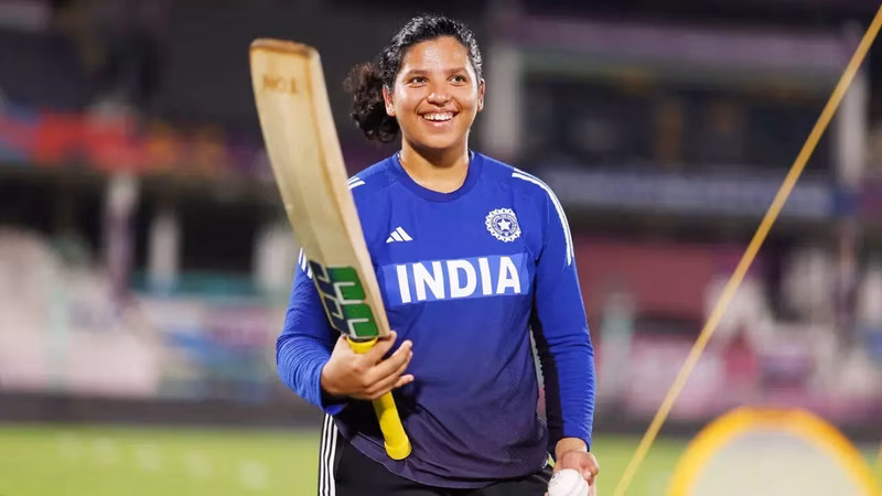 Gold-plated bat and ball for Richa Ghosh after Women's World Cup glory