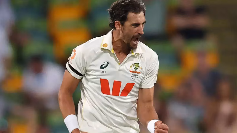 Wasim Akram 'still the pinnacle': Mitchell Starc
