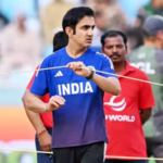 'Nahi jitega to bandook tumhari taraf': Shastri to Gambhir