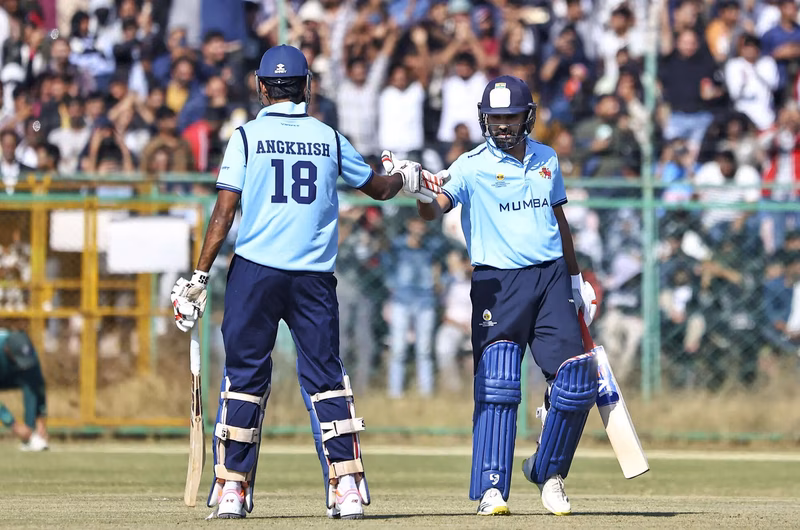 KKR star and Rohit Sharma’s team-mate stretchered off after serious injury