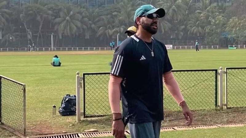 Rohit Sharma offered vada pav by a fan; Hitman's reaction goes viral