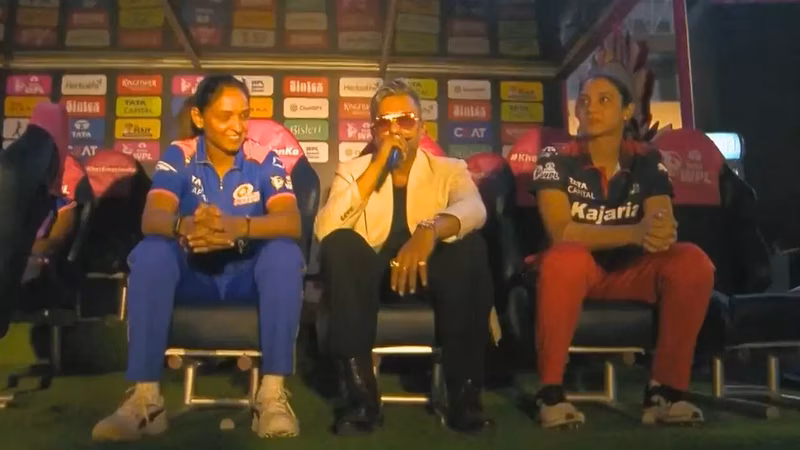 Uncomfortable! Honey Singh's entry catches Mandhana, Kaur off-guard - Watch